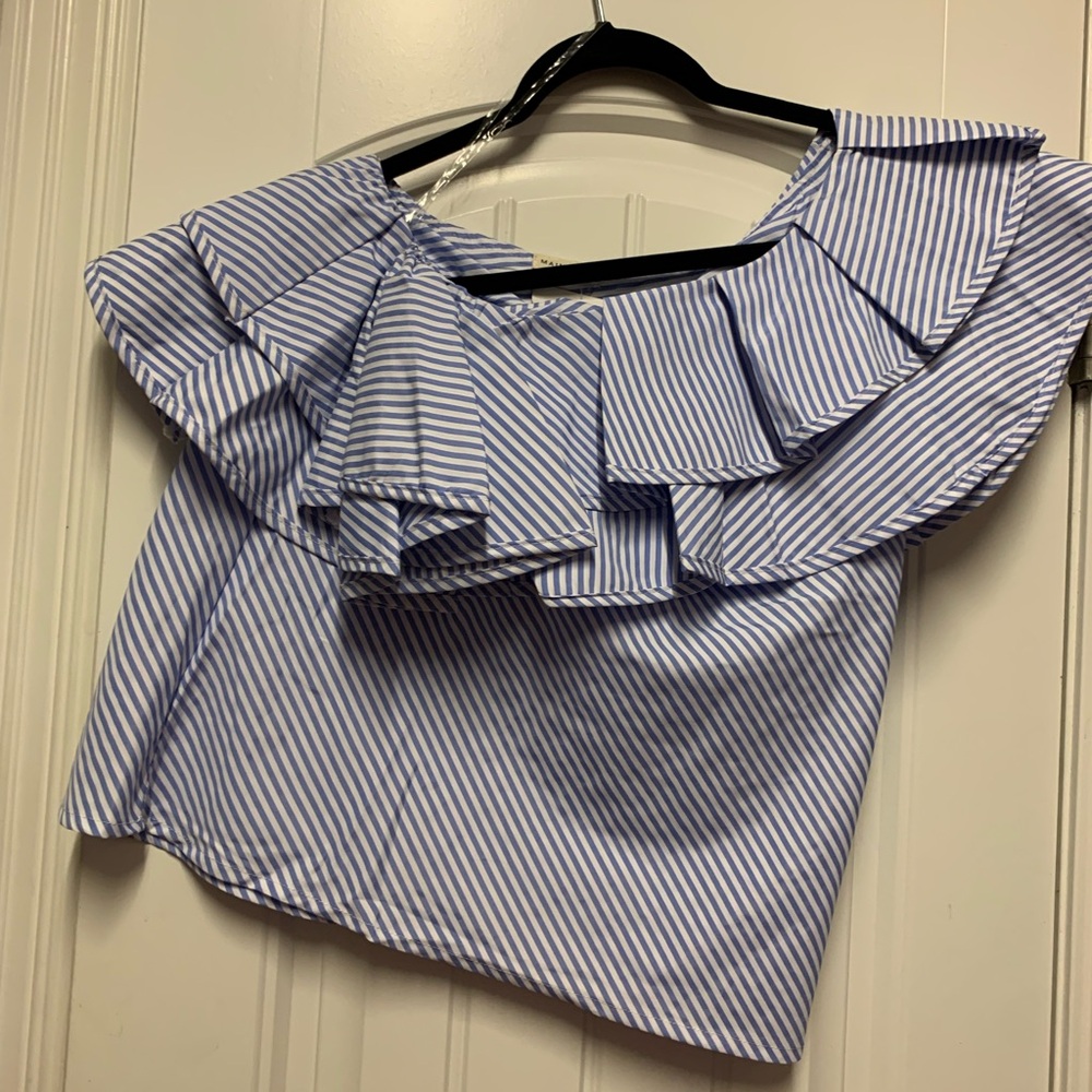 Cute side shoulder ruffle top , never worn.